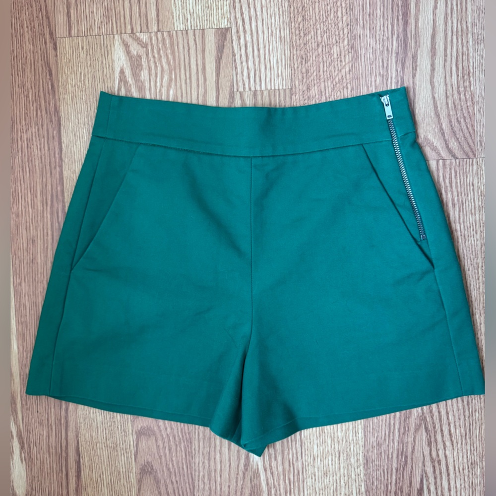 Zara Woman High-Rise Emerald Green Women’s Shorts with Side Zip. XS